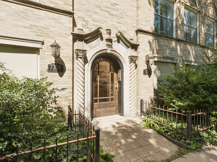 Property Photo: 7358 N Damen Avenue 2N IL 60645