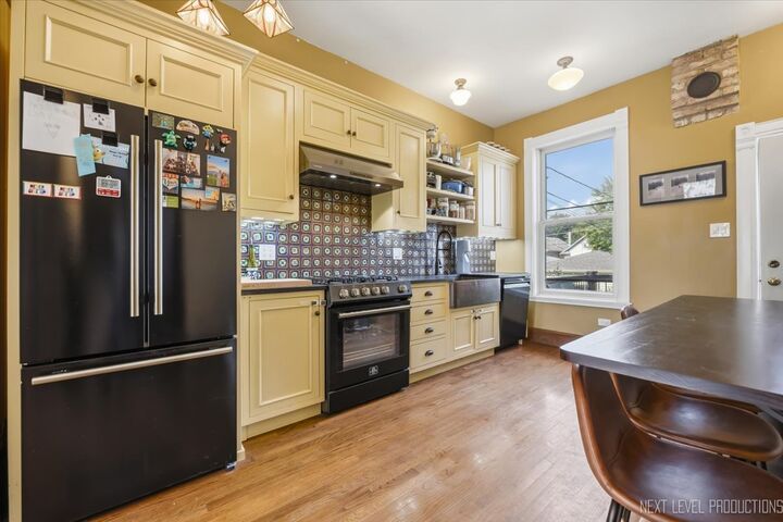 Property Photo:  1137 S East Avenue  IL 60304 