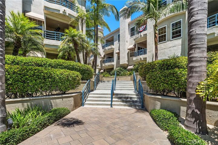 Property Photo: 415 Townsquare Lane CA 92648