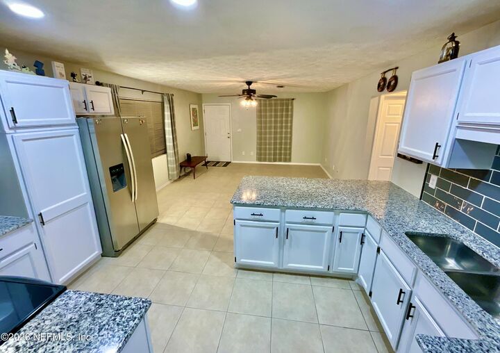 Property Photo:  468 SE 28th Way  FL 32666 
