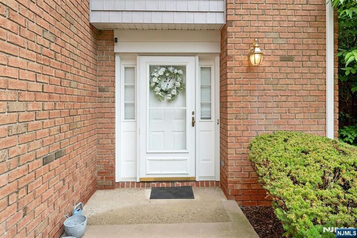 Property Photo:  27 Sherwood Court 14  NJ 07661 