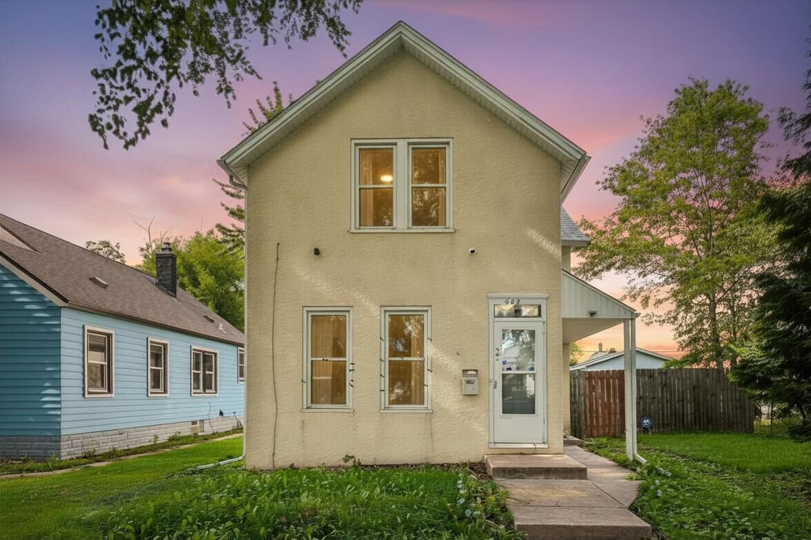 Property Photo:  663 Van Buren Avenue  MN 55104 