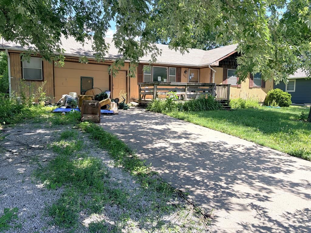 Property Photo:  205 E Herriman Street  MO 64601 