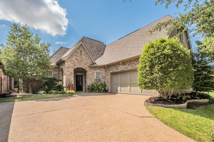 Property Photo: 210 La Fontaine Lane TX 76248