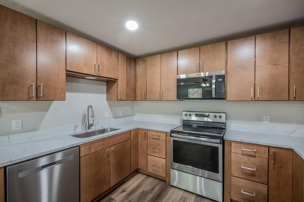 Property Photo: 4901 Curzon Avenue 105 TX 76107