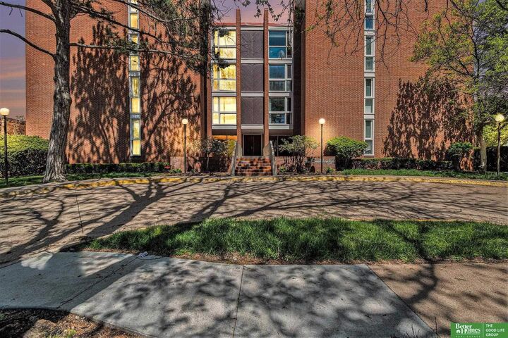 Property Photo: 3702 Jackson Street 105 NE 68105