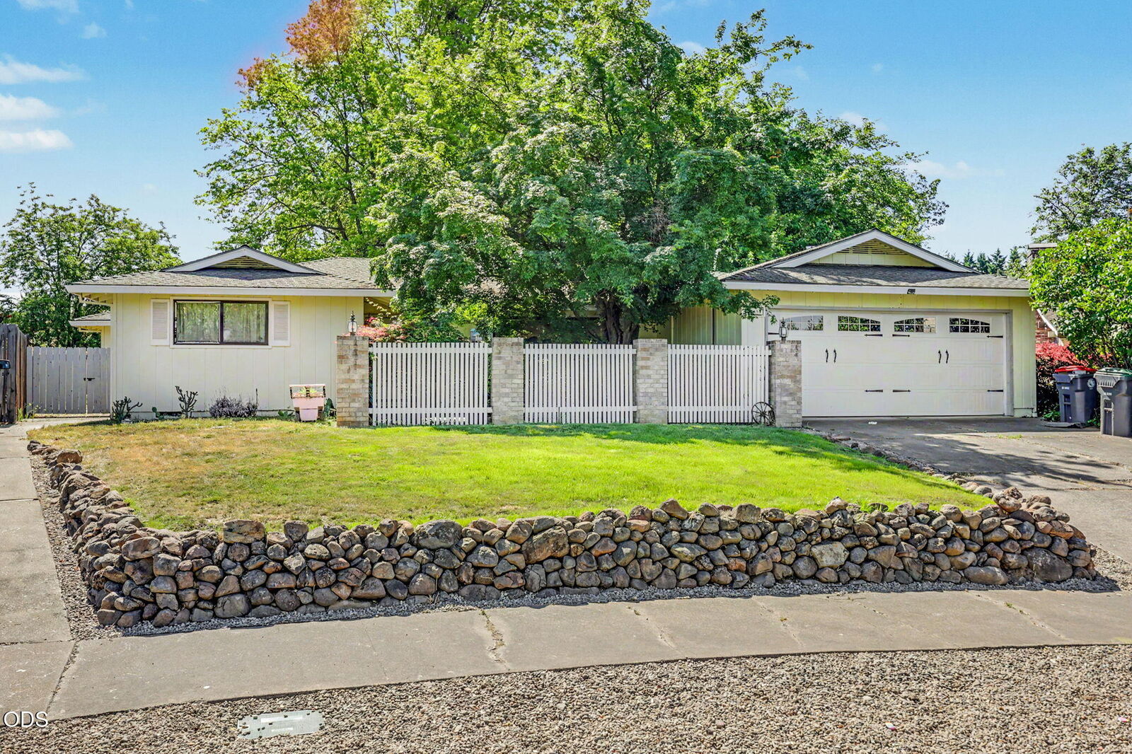 Property Photo: 1448 N Keene Way Drive OR 97504