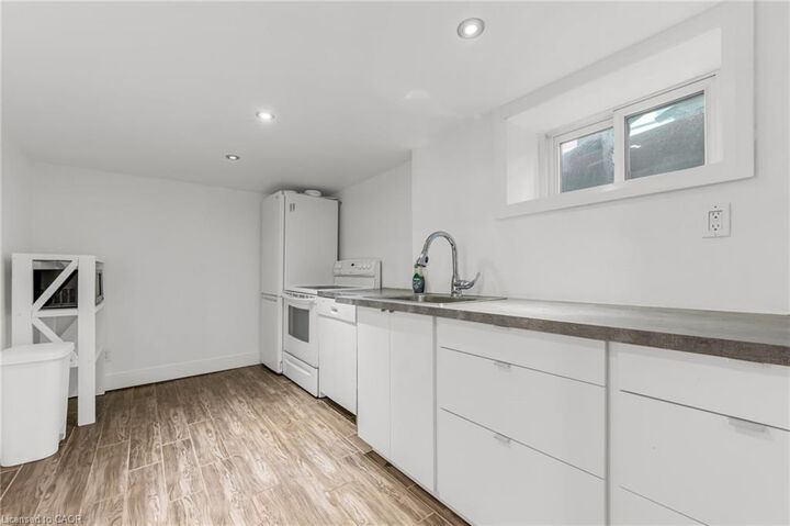 Property Photo:  