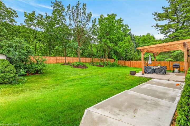 Property Photo:  