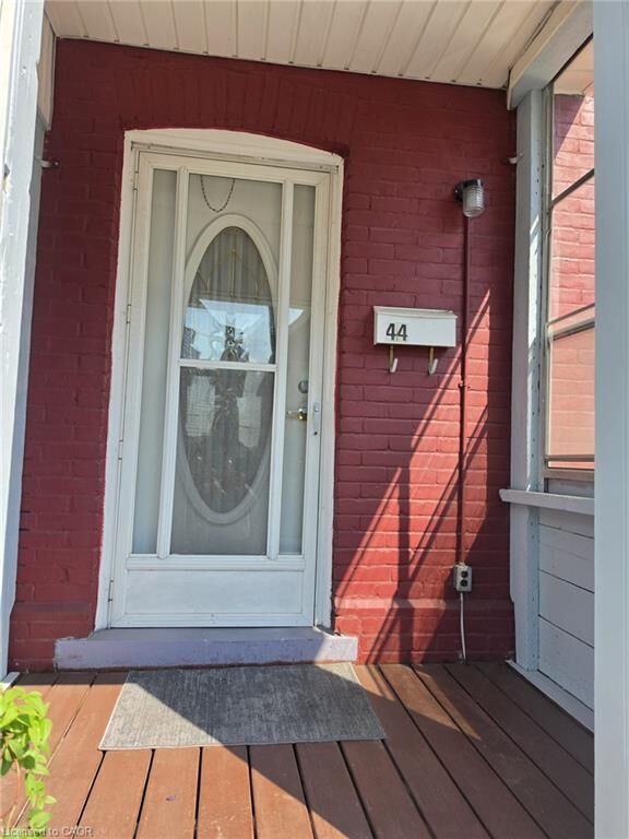 Property Photo:  
