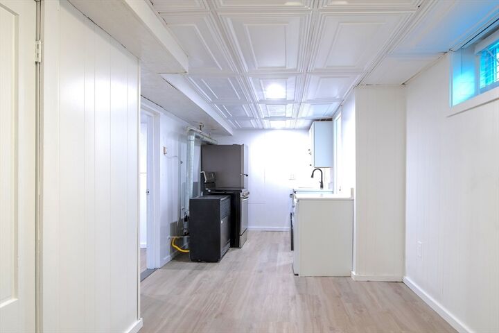 Property Photo: 5 Stoneland Rd 4 MA 01603