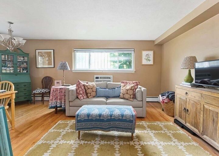 Property Photo:  425 S Huntington Ave 2  MA 02130 