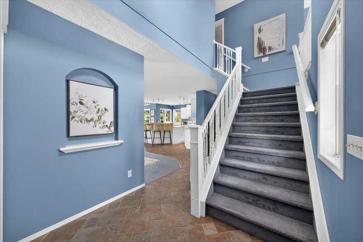 Property Photo:  232 Douglas Glen Close SE  AB T2Z 2V7 