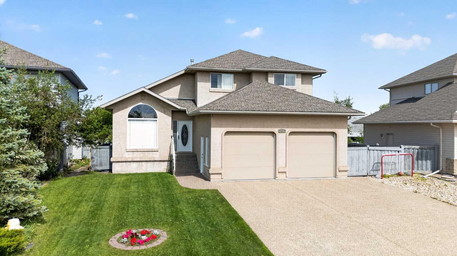 Property Photo: 12605 Lakeshore Drive AB T8X 8C6