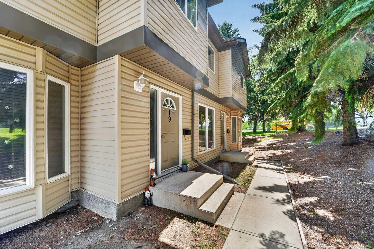 Property Photo:  275 Columbia Boulevard W 19  AB T1K 4B8 