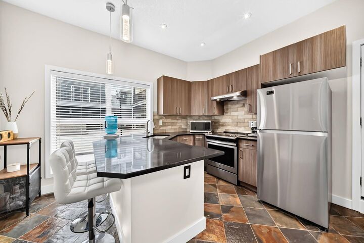 Property Photo: 605 15 Avenue SW 27 AB T2R 0R4