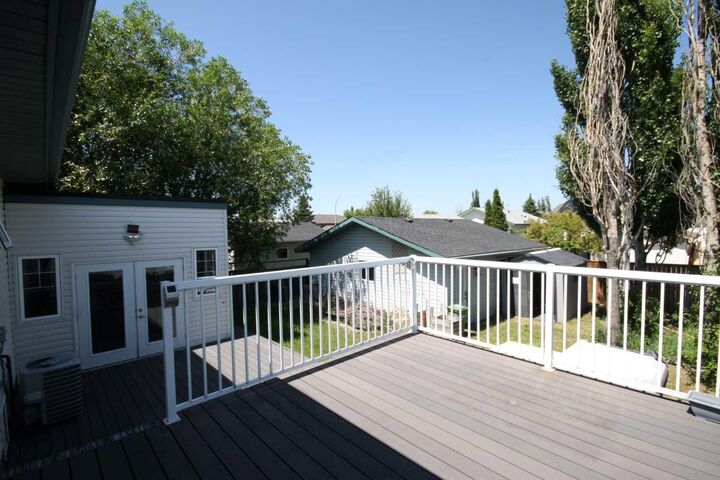Property Photo: 209 Strathaven Bay AB T1P 1N4
