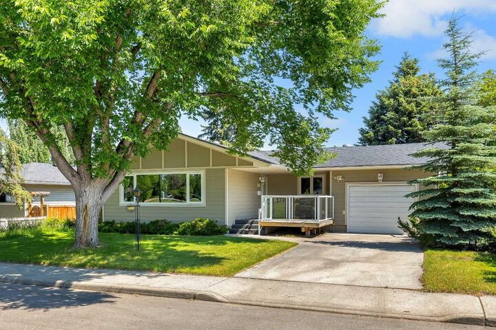 3324 Morley Crescent NW — photo 1