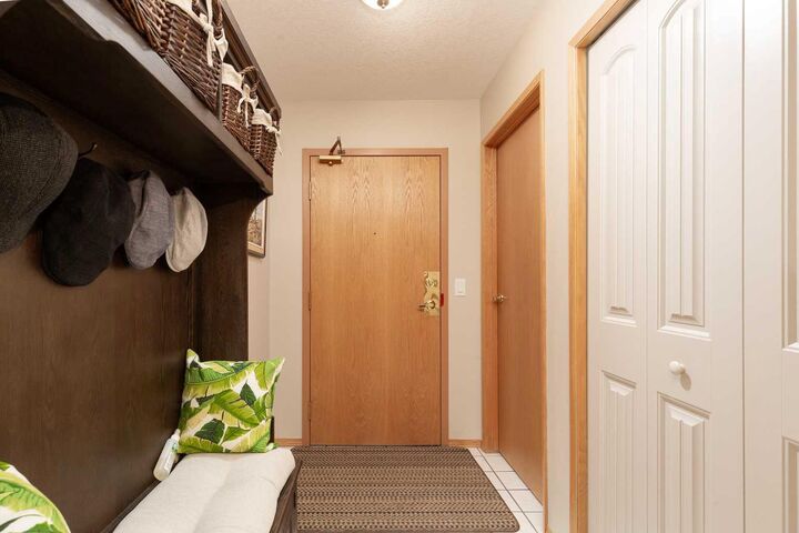 Property Photo:  75 1 Avenue S 104  AB T1J 4R2 