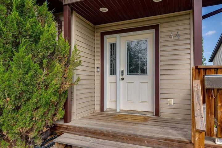 Property Photo:  44 Osler Crescent  AB T4P 4E8 