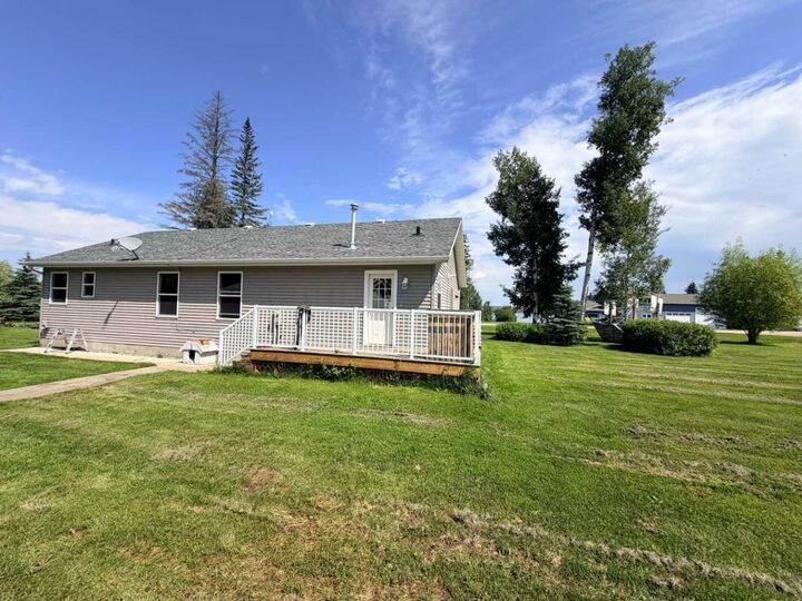 Property Photo:  272 465015 Rr63a Range  AB T0C 0C0 