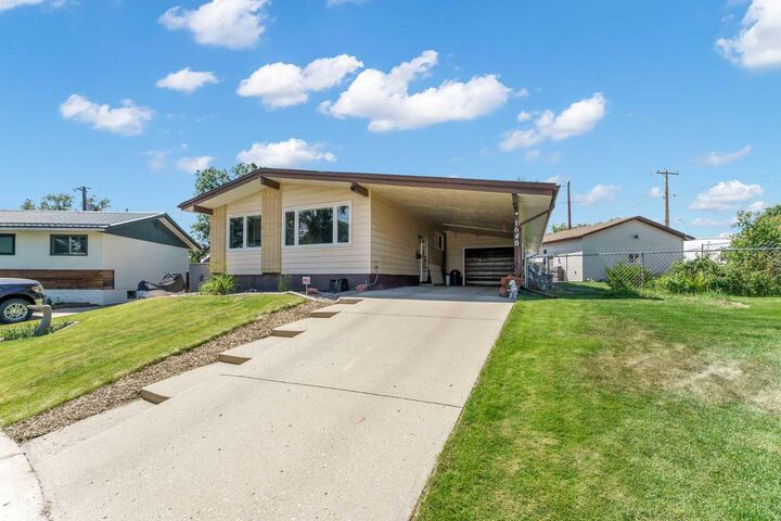 Property Photo: 1640 9 Avenue NE AB T1A 6G2