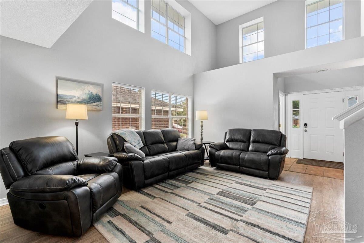 Property Photo: 765 Ladner Dr FL 32505