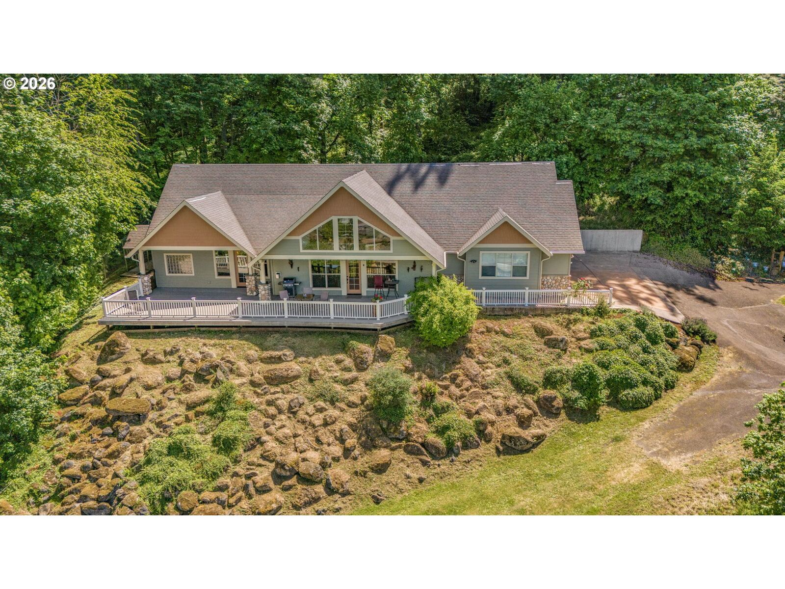 Property Photo:  733 Queens Ave  OR 97426 