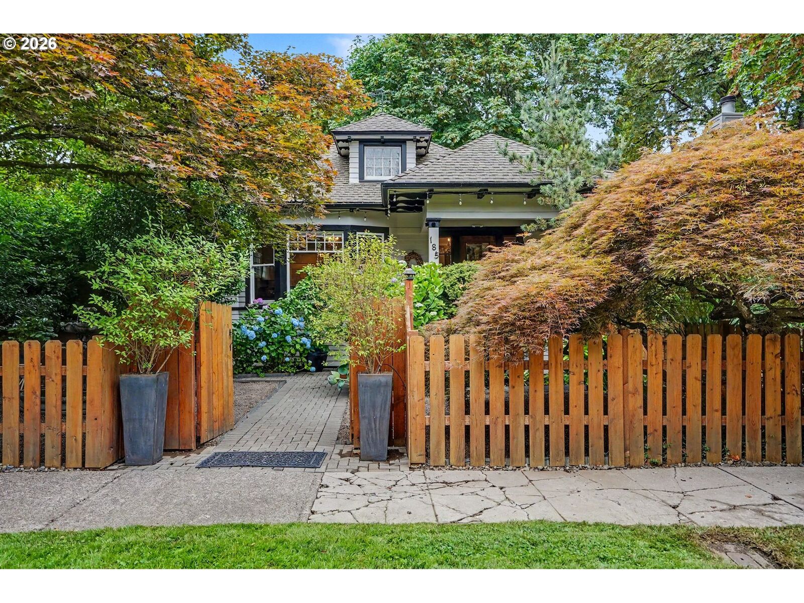 Property Photo: 185 19th St SE OR 97301