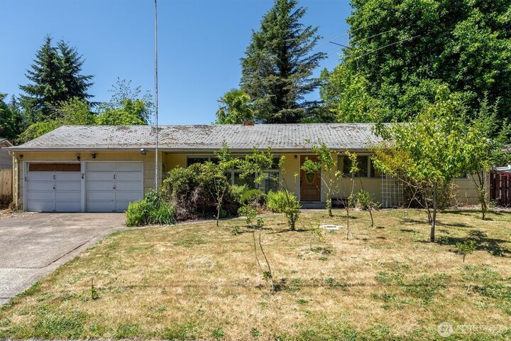 Property Photo:  401  Barr Drive  WA 98626 