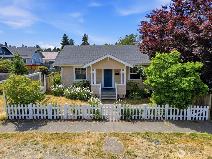 Property Photo: 1010 N Pine Street WA 98406
