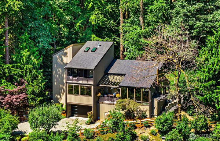 Property Photo: 9426 SE 52nd Street WA 98040