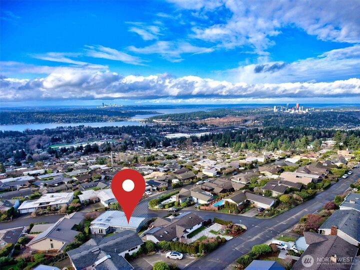 Property Photo: 13901 Somerset Lane SE WA 98006