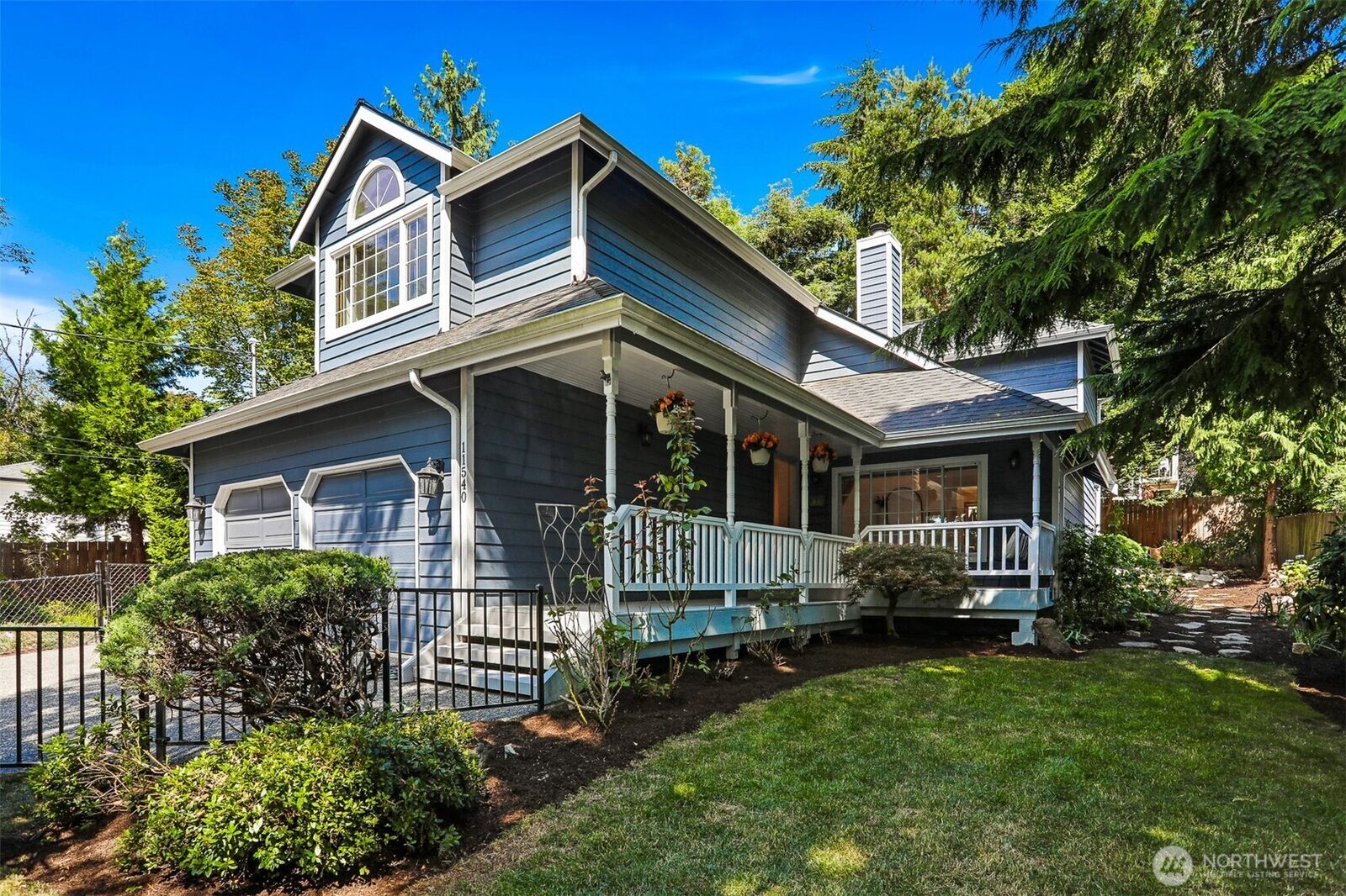 Property Photo: 11540 Palatine Avenue N WA 98133