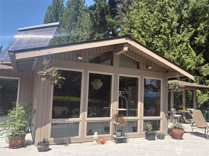 Property Photo: 16518 NE 2nd Place WA 98008