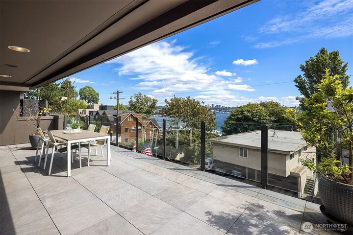 Property Photo:  2040  Waverly Place N 302  WA 98109 