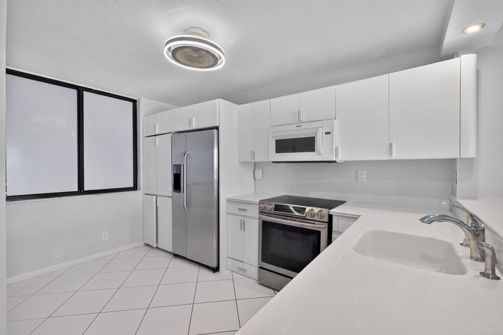 Property Photo: 510 N Ocean Boulevard R-34 FL 33062