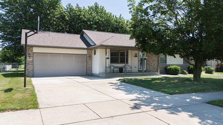 Property Photo:  2502 North Wuthering Hills Drive  WI 53546 