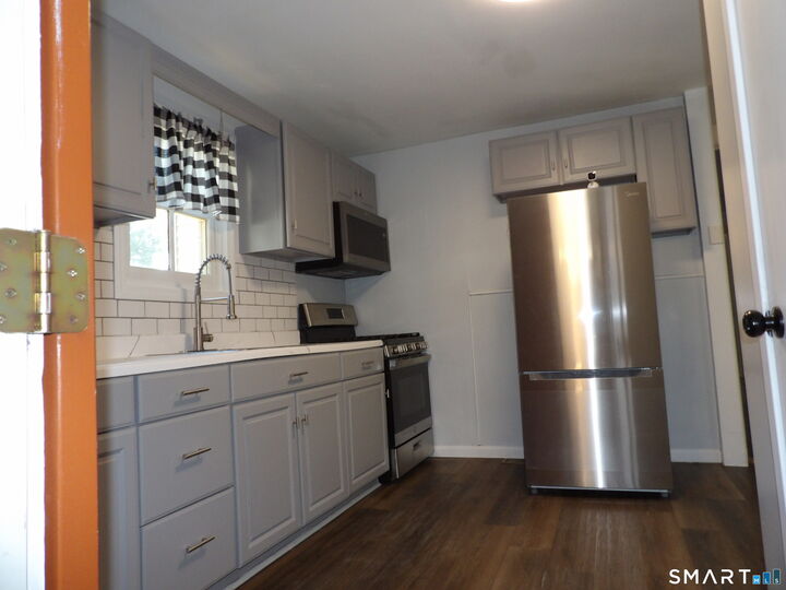 Property Photo:  32 Wells Avenue  CT 06108 