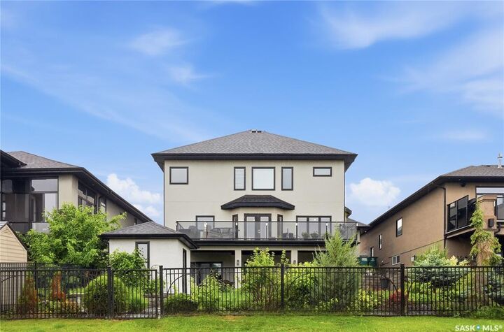 Property Photo: 231 Fleming Crescent SK S7W 1B4