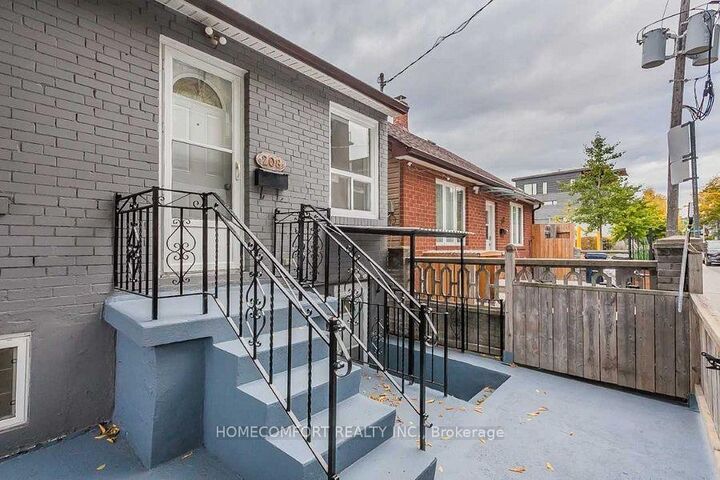 Property Photo: 208 Manning Avenue ON M6J 2K7