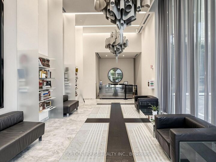 Property Photo: 8 Hillsdale Avenue E 735 ON M4S 0B2