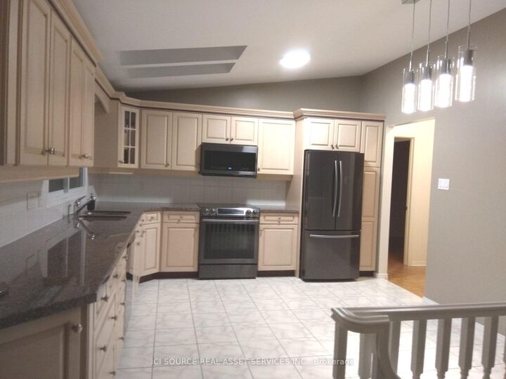 Property Photo: 8 Birchview Road ON K2G 3G4