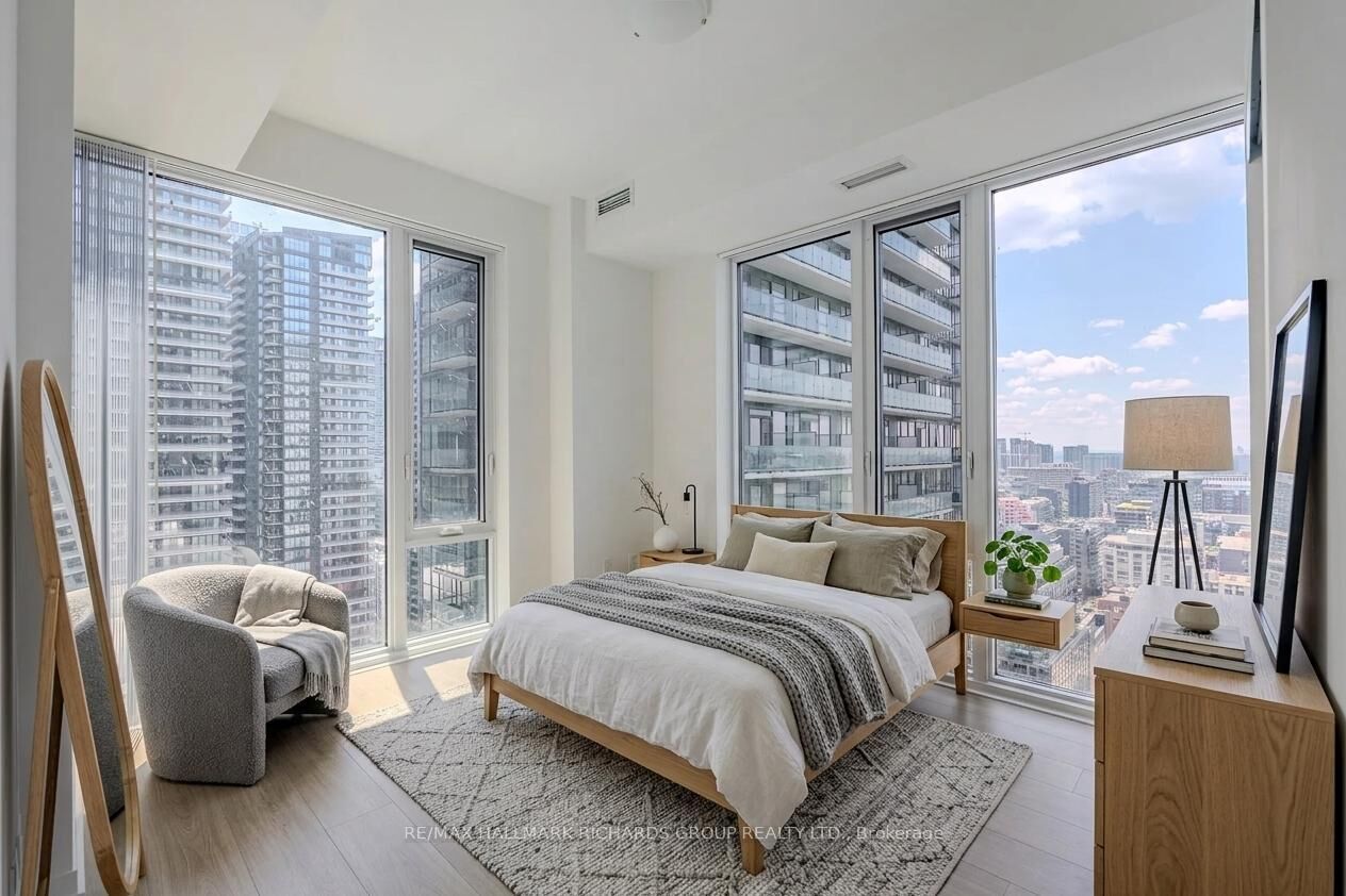 Property Photo: 28 Widmer Street 3023 ON M5V 2E7