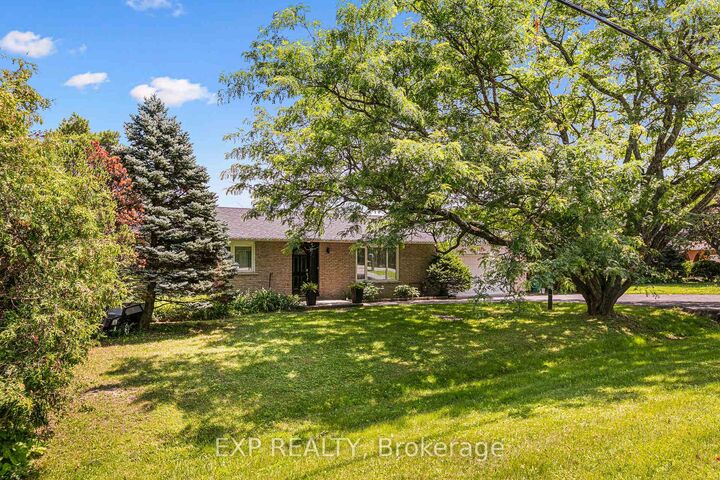 Property Photo:  10 Queen Anne Crescent  ON K2C 3H1 