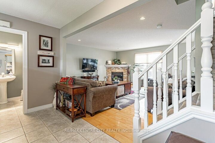 Property Photo:  45 Riverbank Drive  ON N5P 4M8 