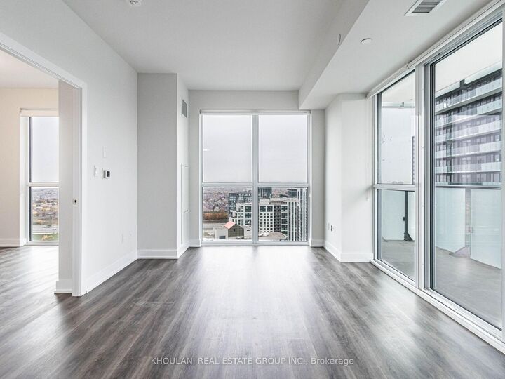 Property Photo:  4130 Parkside Village Drive 2704  ON L5B 3M8 