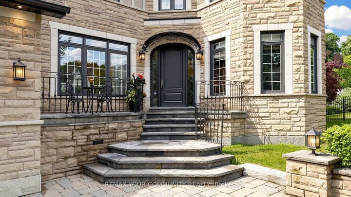 Property Photo: 25 Guinevere Court ON L4C 0P7
