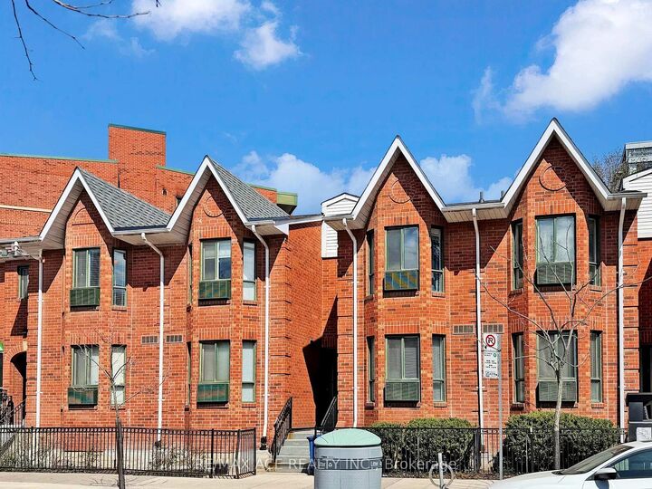 Property Photo: 660B Wellington Street W 14 ON M5V 1G4