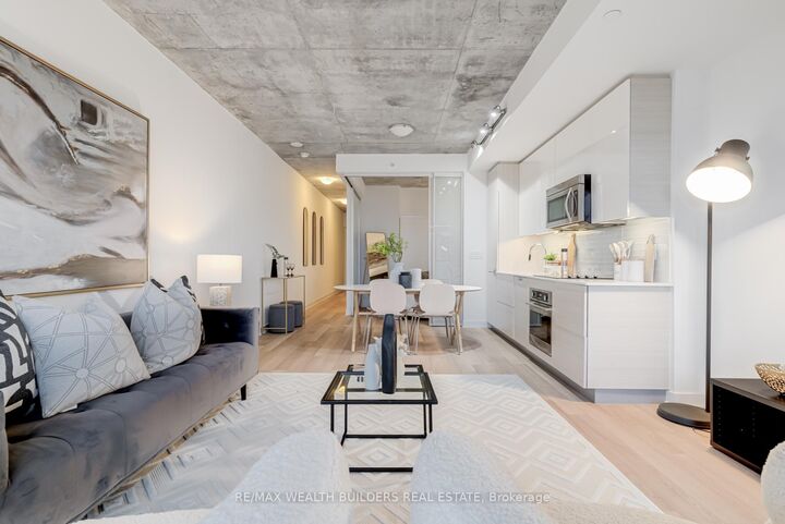 Property Photo:  210 Simcoe Street 1706  ON M5T 2W5 